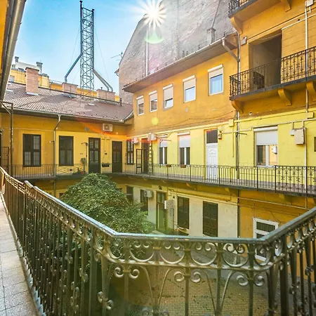 Elizabeth Boulevard Serenity *