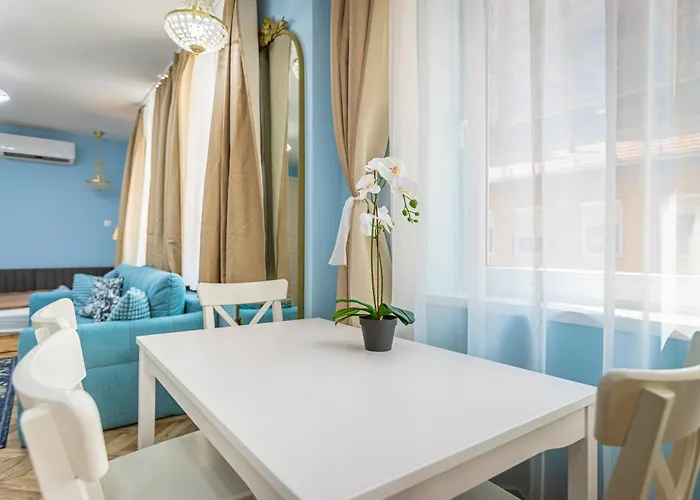 Elizabeth Boulevard Serenity 아파트